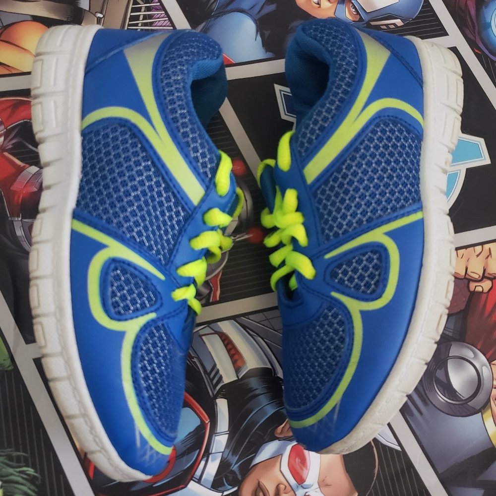 Boys Sneakers SZ (11) (PLAY SHOES)